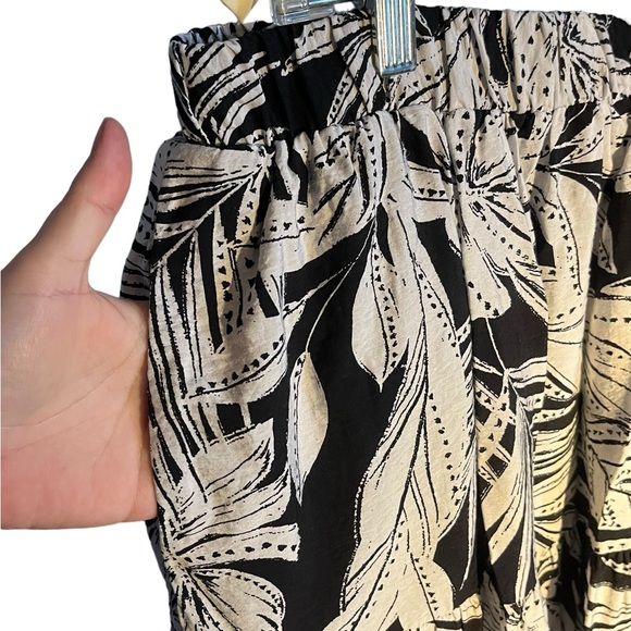 Fun Floral Skirt with Pockets - Picture 4 of 6